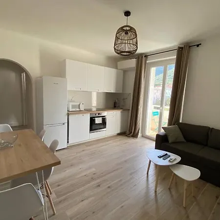 Trottel Balcony Apartment: Beach Retreat with Wi-Fi and Parking Ajaccio  Exterior photo
