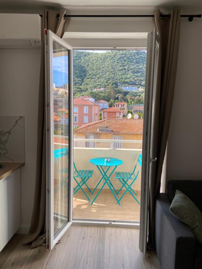 Trottel Balcony Apartment: Retreat With Wi-fi And Parking
